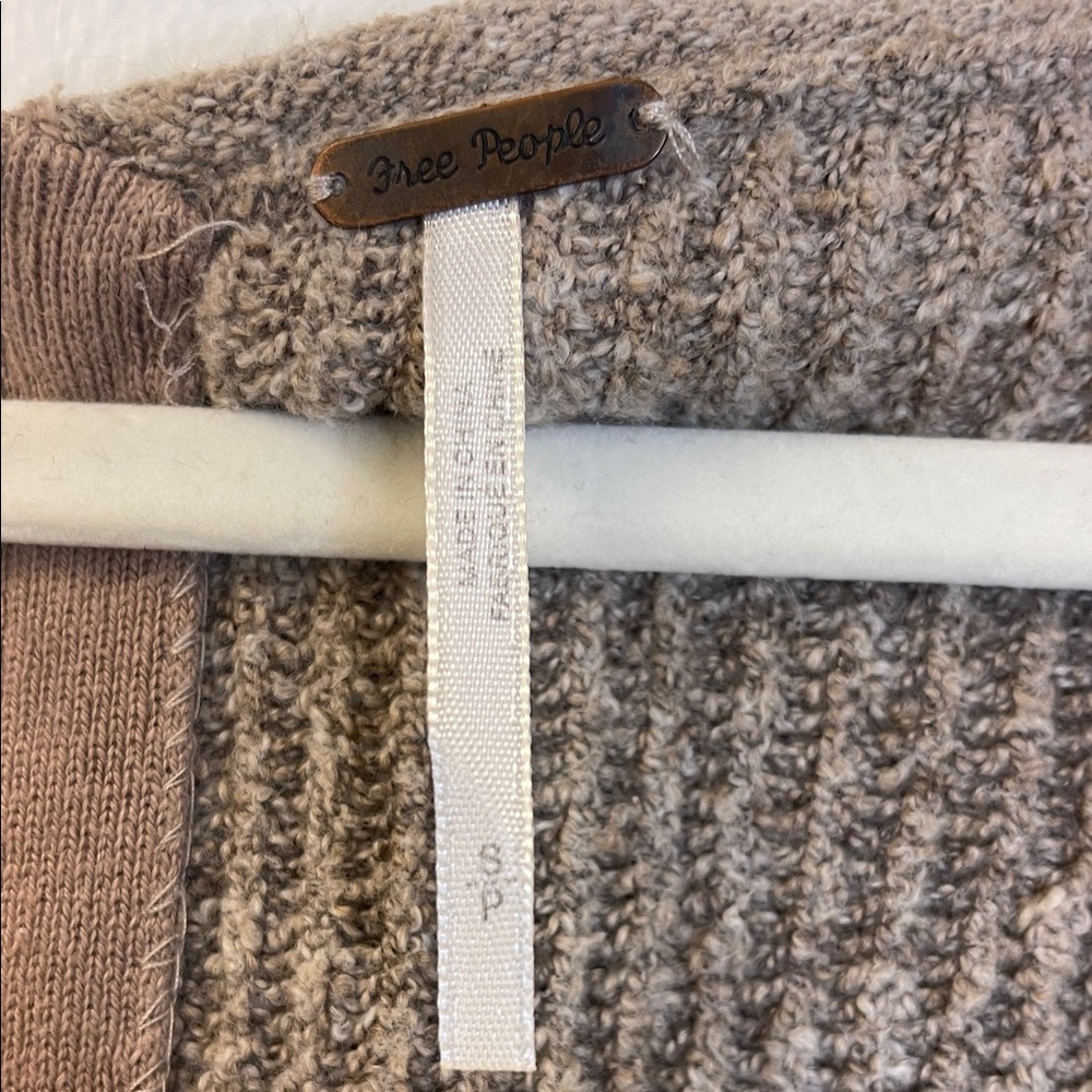 Free People Ribbed Panel Cotton Sweater in Taupe Size Small PTP 19”-22” - Picture 4 of 5